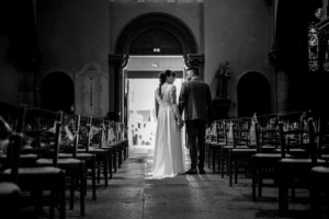 Mariés sortant de l'église