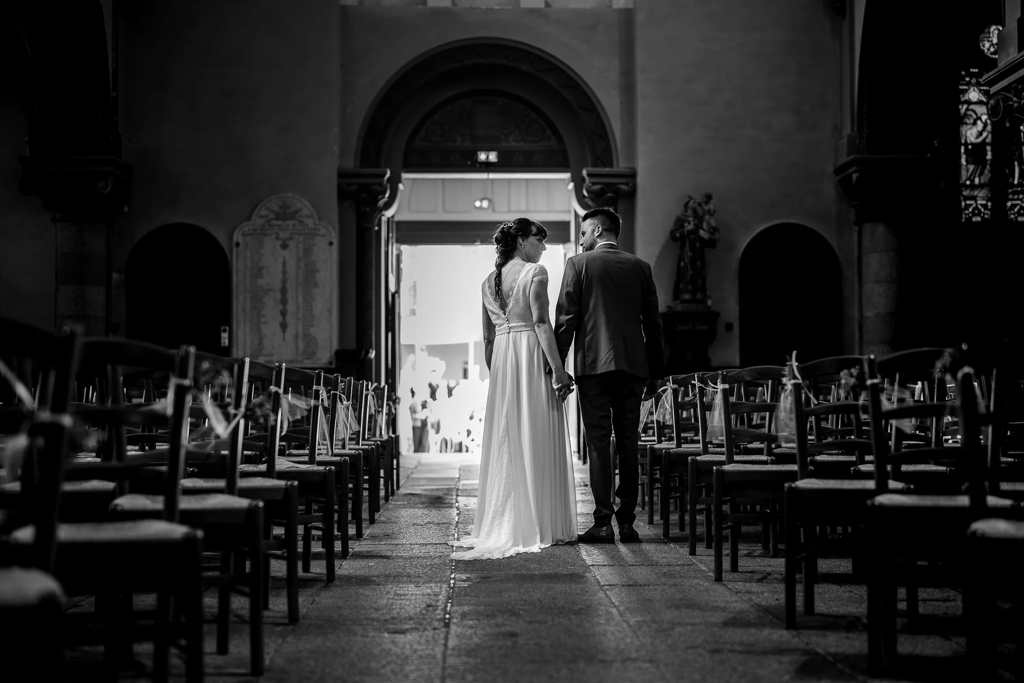 Mariés sortant de l'église